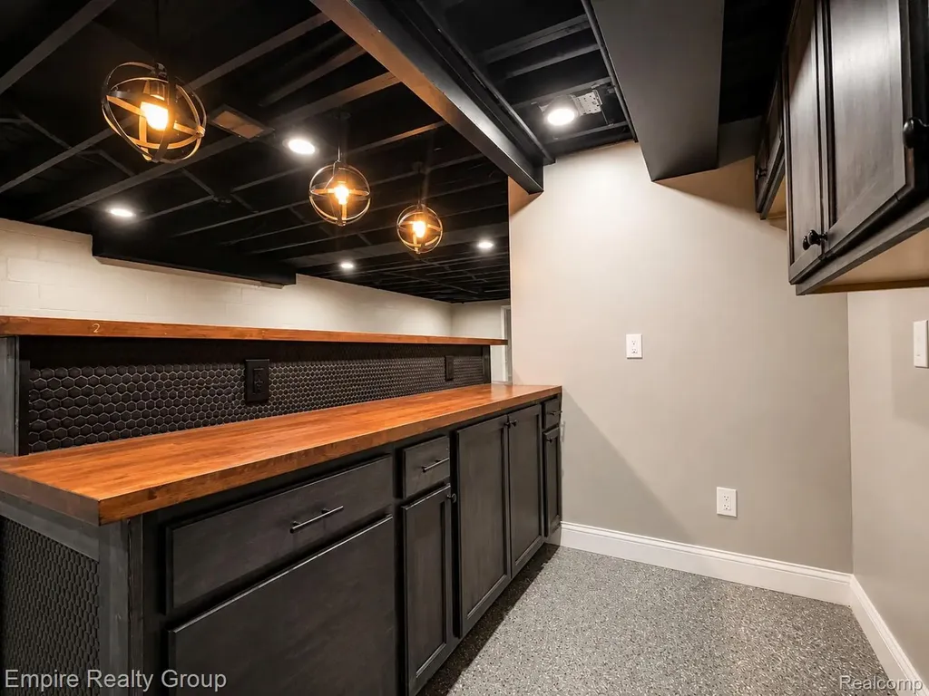 2766 W Huron Street Waterford Charter Township MI 48328