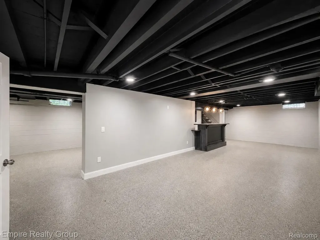 2766 W Huron Street Waterford Charter Township MI 48328