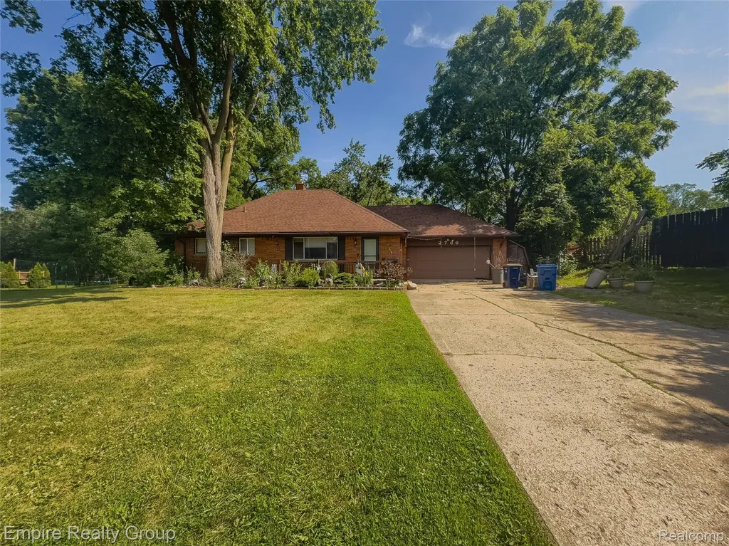 2766 W Huron Street Waterford Charter Township MI 48328