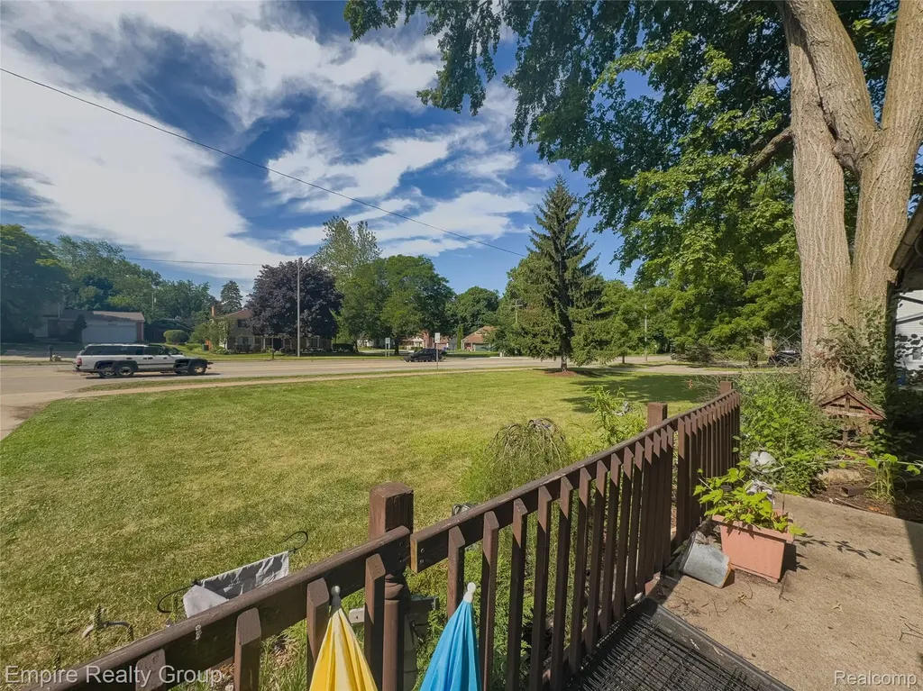 2766 W Huron Street Waterford Charter Township MI 48328