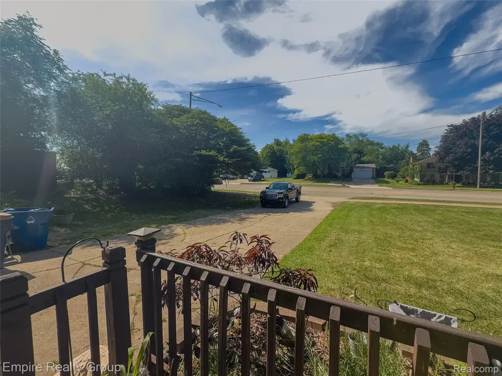 2766 W Huron Street Waterford Charter Township MI 48328