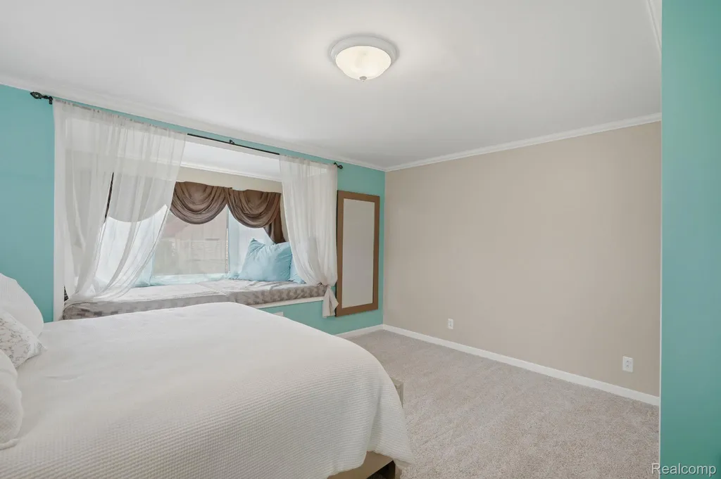 5735 N Silvery Lane Dearborn Heights City MI 48127