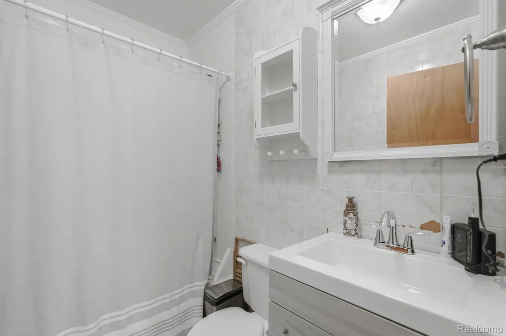5735 N Silvery Lane Dearborn Heights City MI 48127