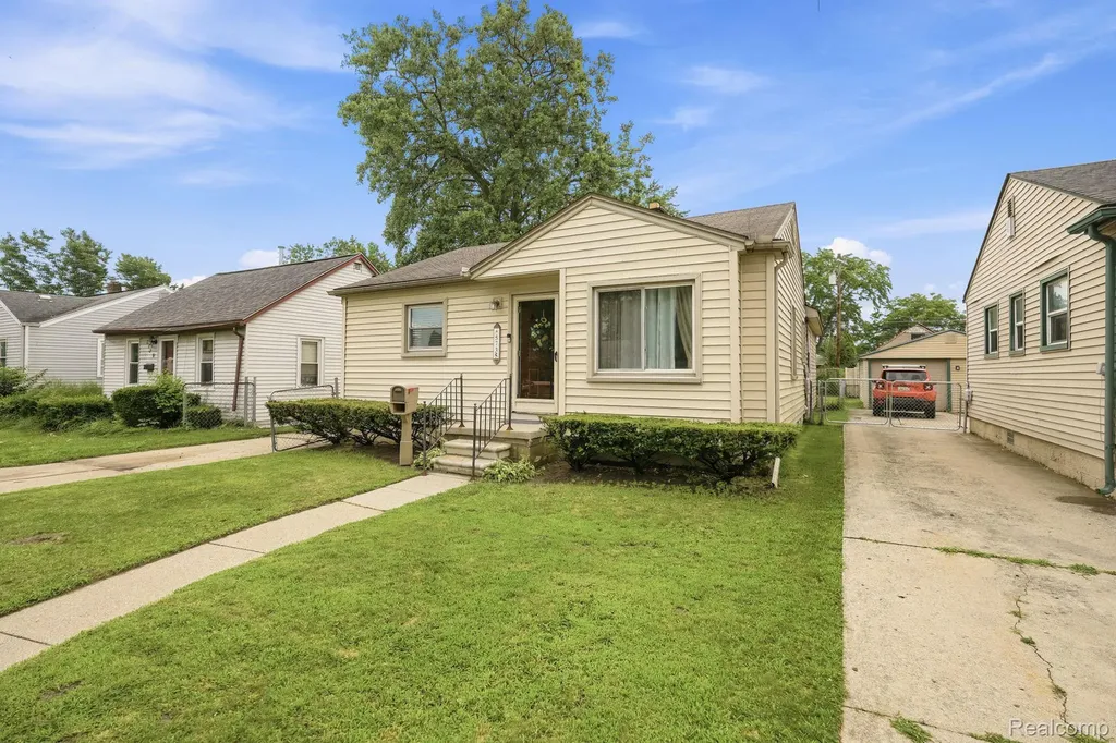 5735 N Silvery Lane Dearborn Heights City MI 48127