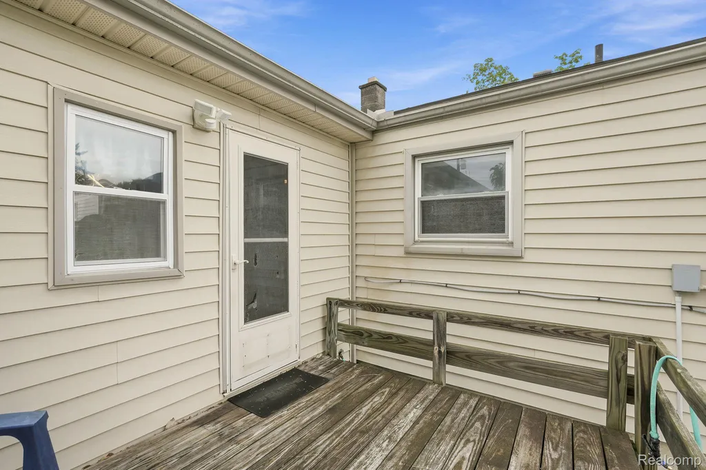 5735 N Silvery Lane Dearborn Heights City MI 48127