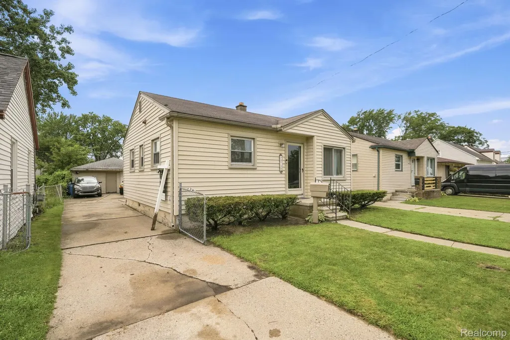 5735 N Silvery Lane Dearborn Heights City MI 48127