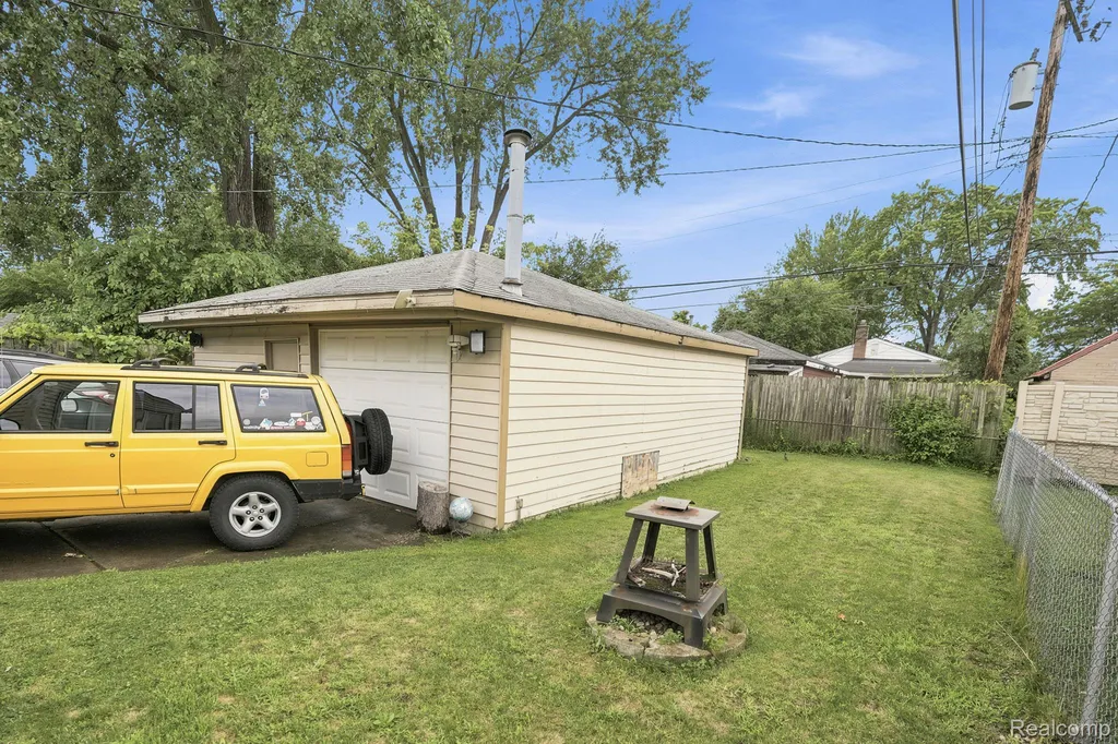 5735 N Silvery Lane Dearborn Heights City MI 48127
