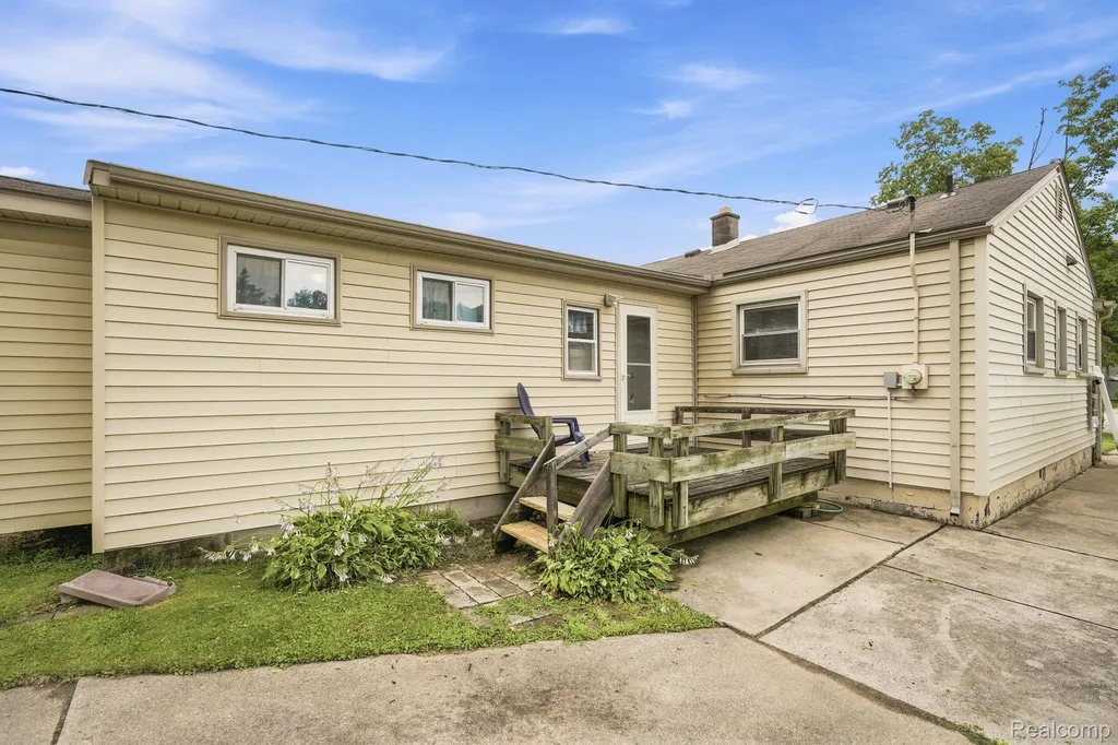 5735 N Silvery Lane Dearborn Heights City MI 48127