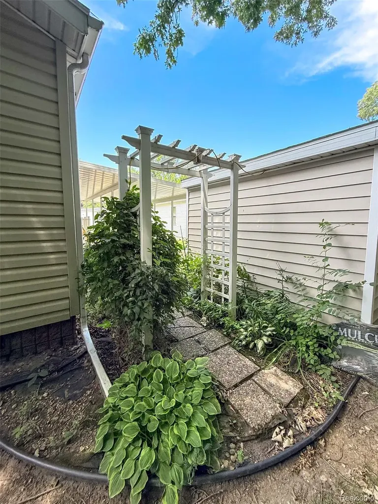 416 Raisin River Drive Adrian City MI 49221