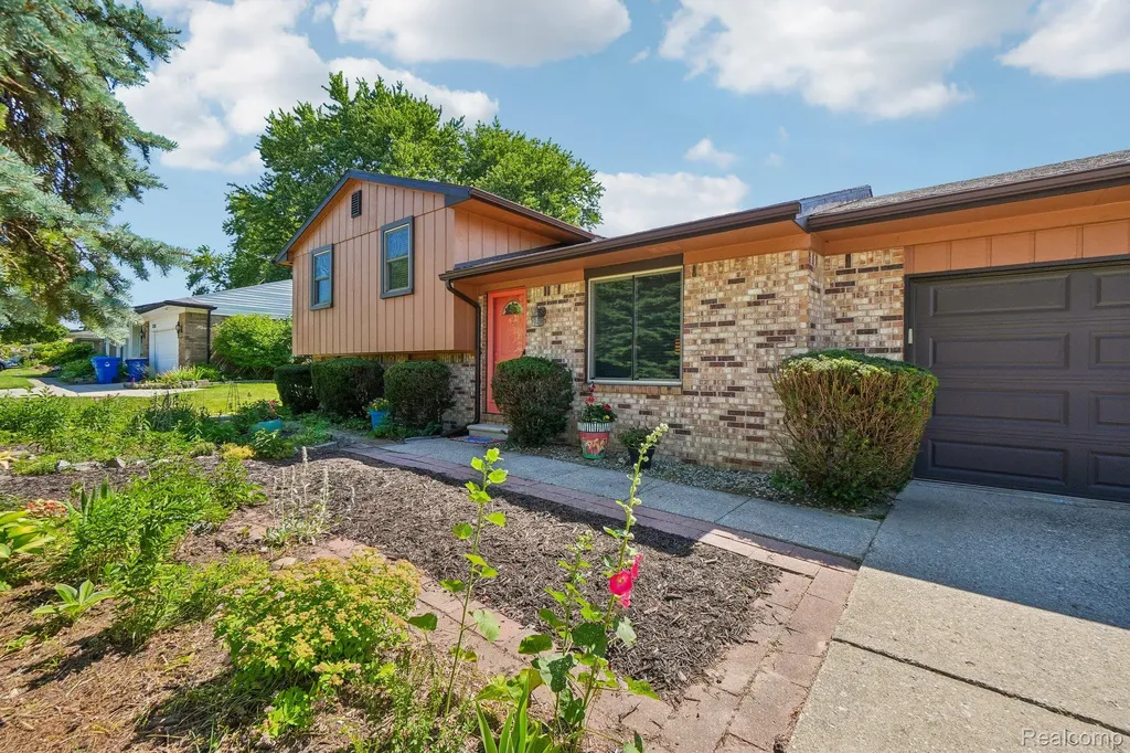 2714 Silverstone Lane Waterford Charter Township MI 48329