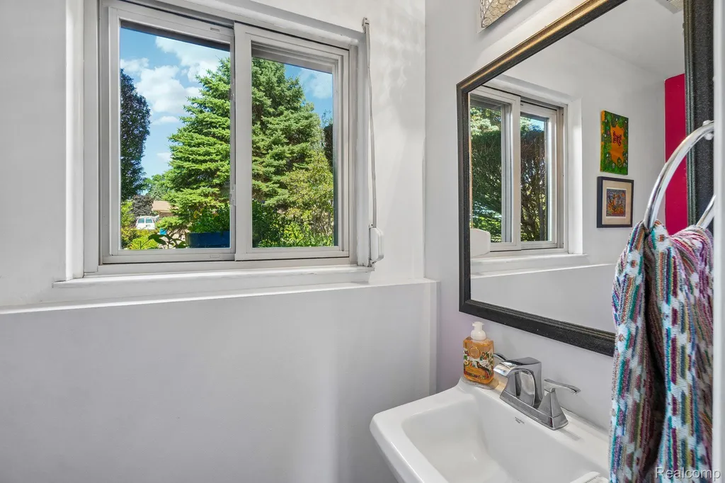 2714 Silverstone Lane Waterford Charter Township MI 48329