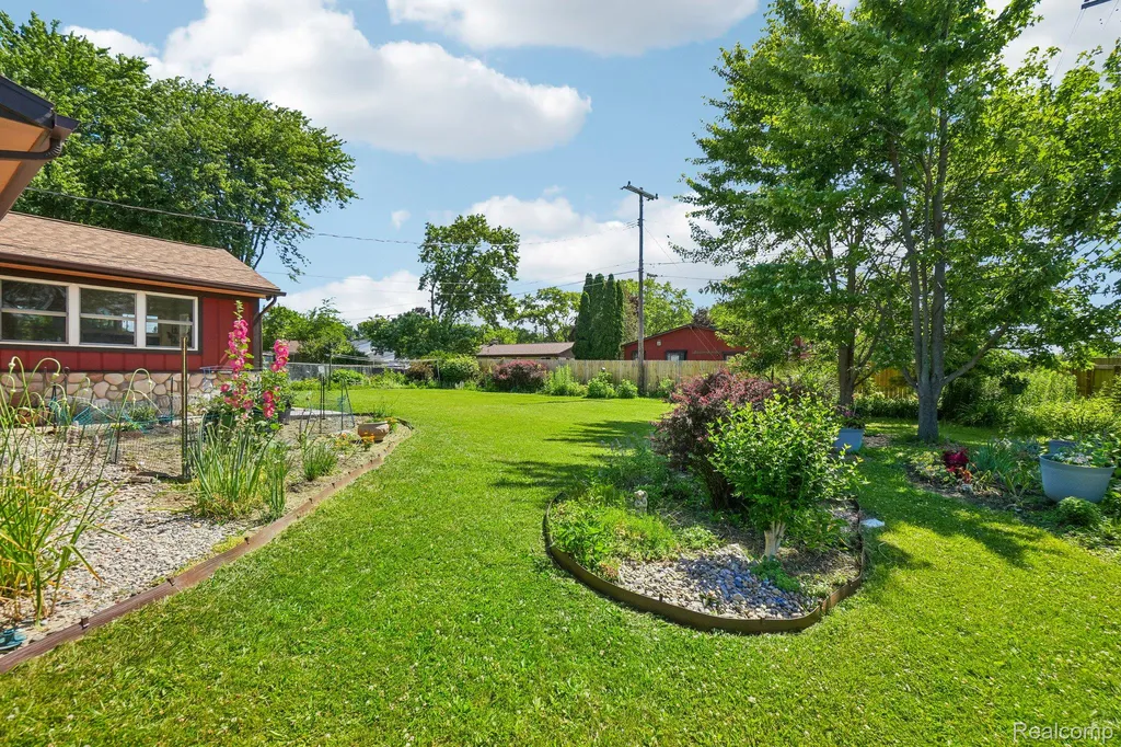 2714 Silverstone Lane Waterford Charter Township MI 48329