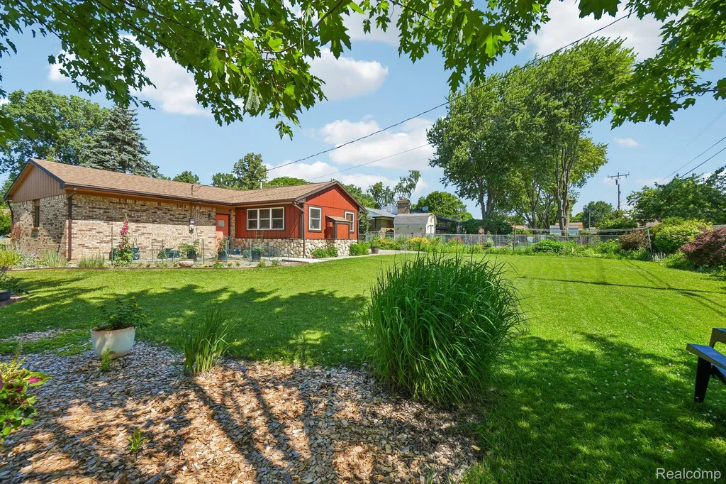 2714 Silverstone Lane Waterford Charter Township MI 48329