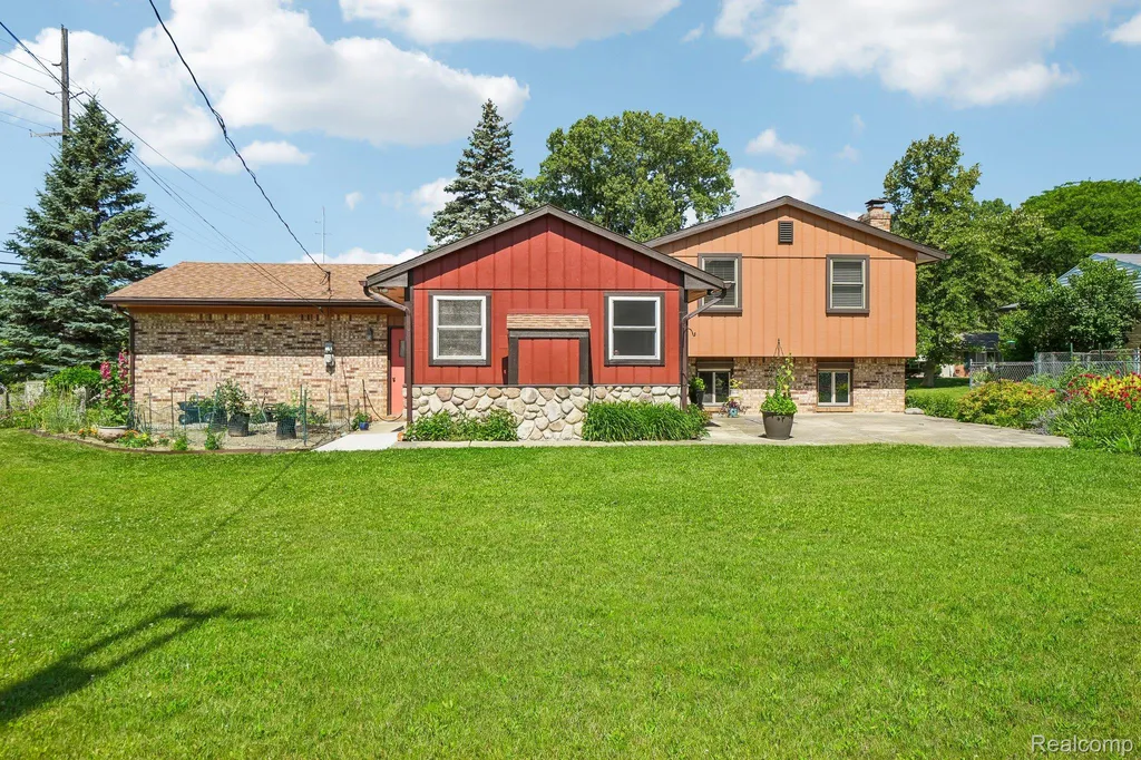 2714 Silverstone Lane Waterford Charter Township MI 48329