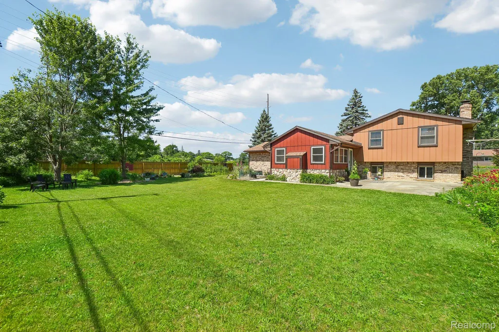2714 Silverstone Lane Waterford Charter Township MI 48329