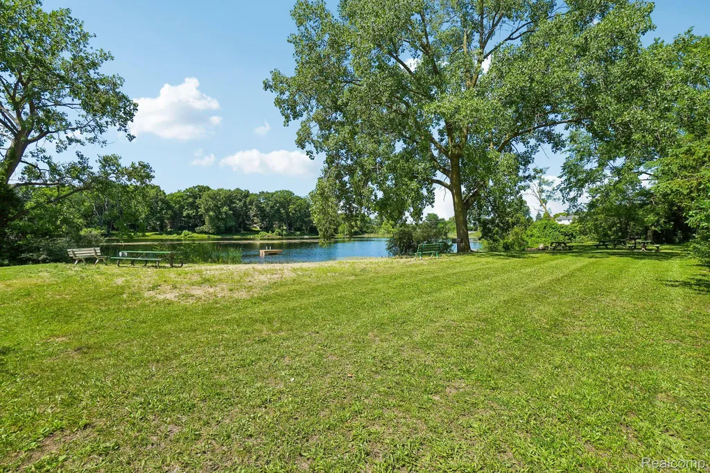 2714 Silverstone Lane Waterford Charter Township MI 48329