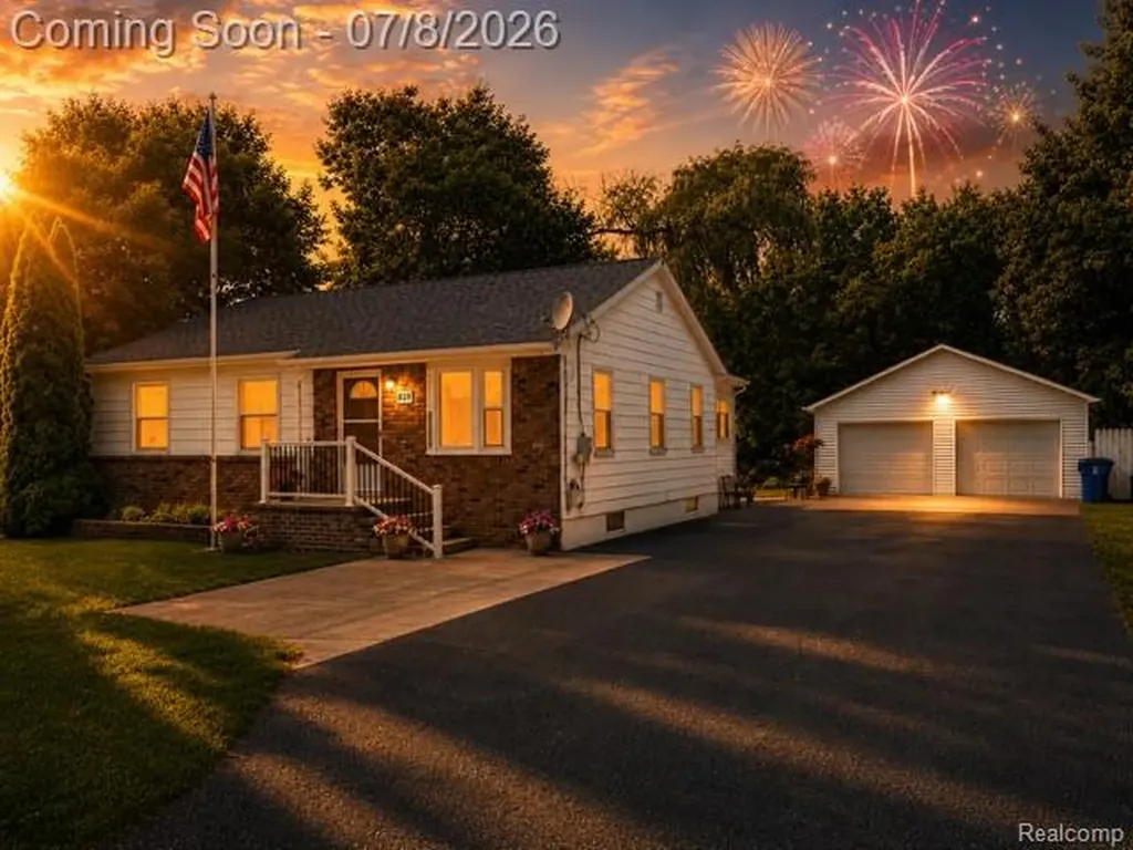 839 E Maple Street Holly Village MI 48442