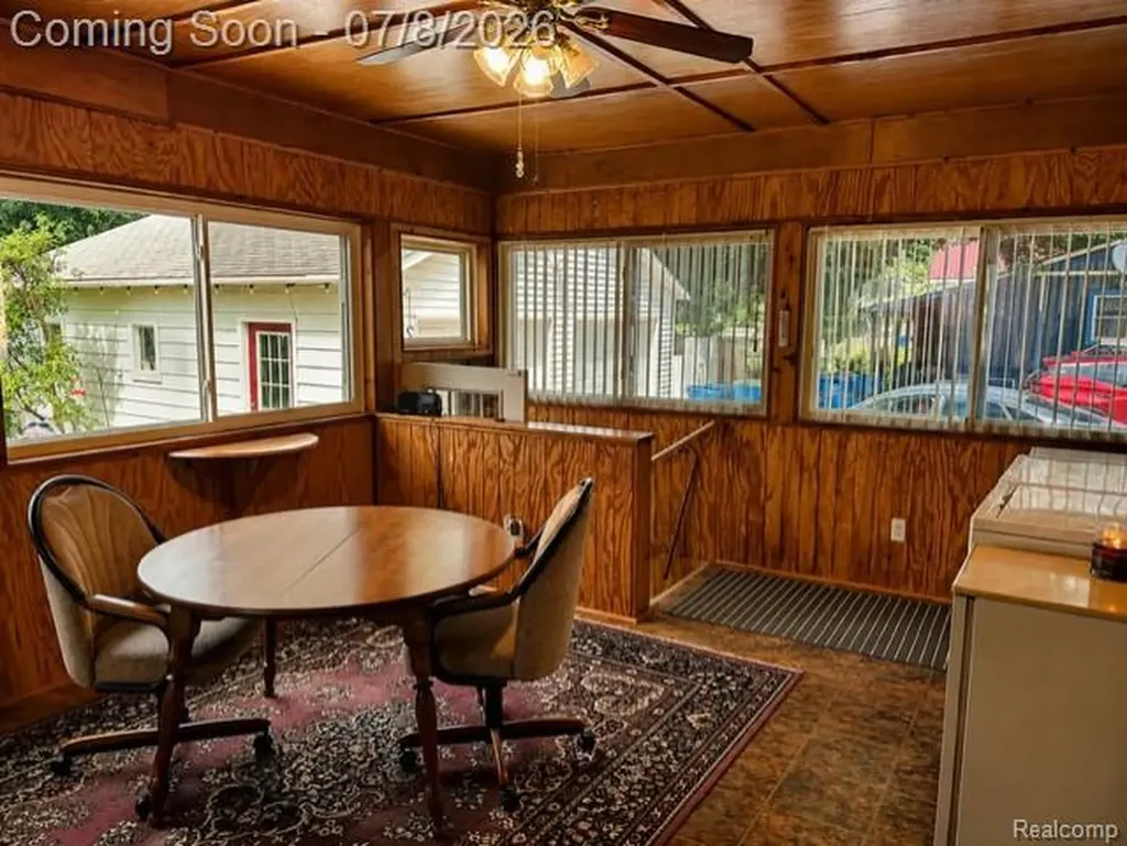 839 E Maple Street Holly Village MI 48442