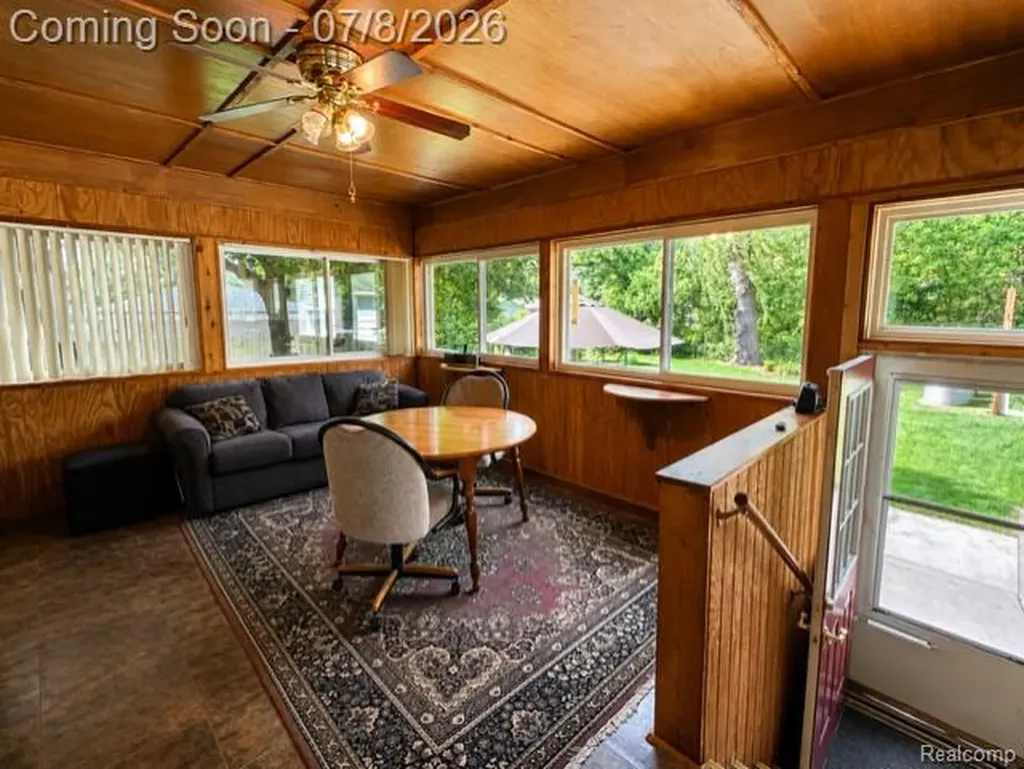 839 E Maple Street Holly Village MI 48442