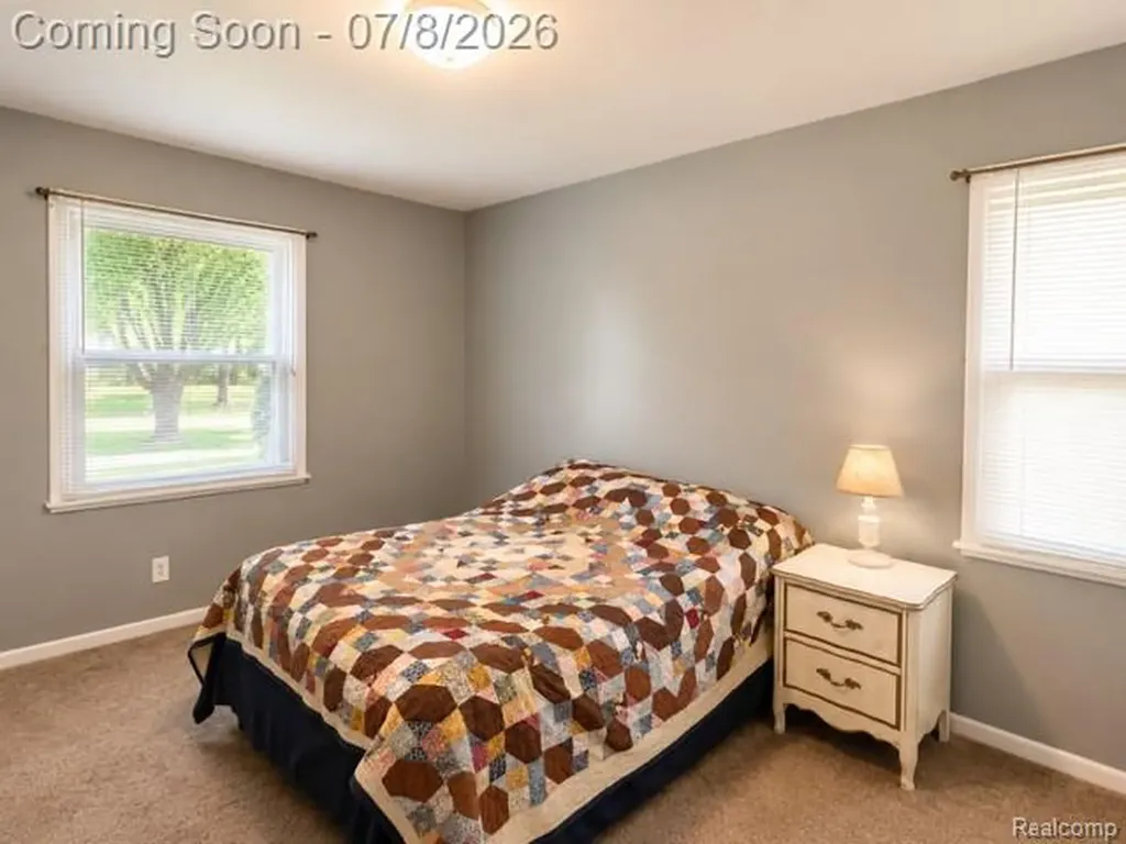 839 E Maple Street Holly Village MI 48442