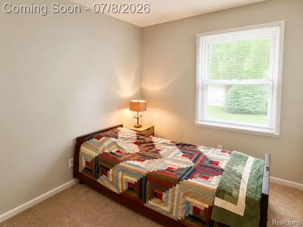 839 E Maple Street Holly Village MI 48442