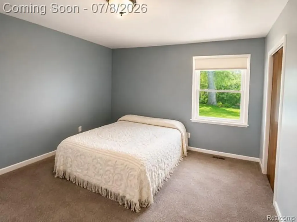 839 E Maple Street Holly Village MI 48442