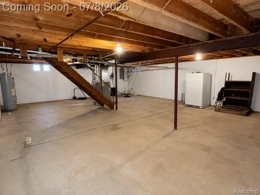 839 E Maple Street Holly Village MI 48442