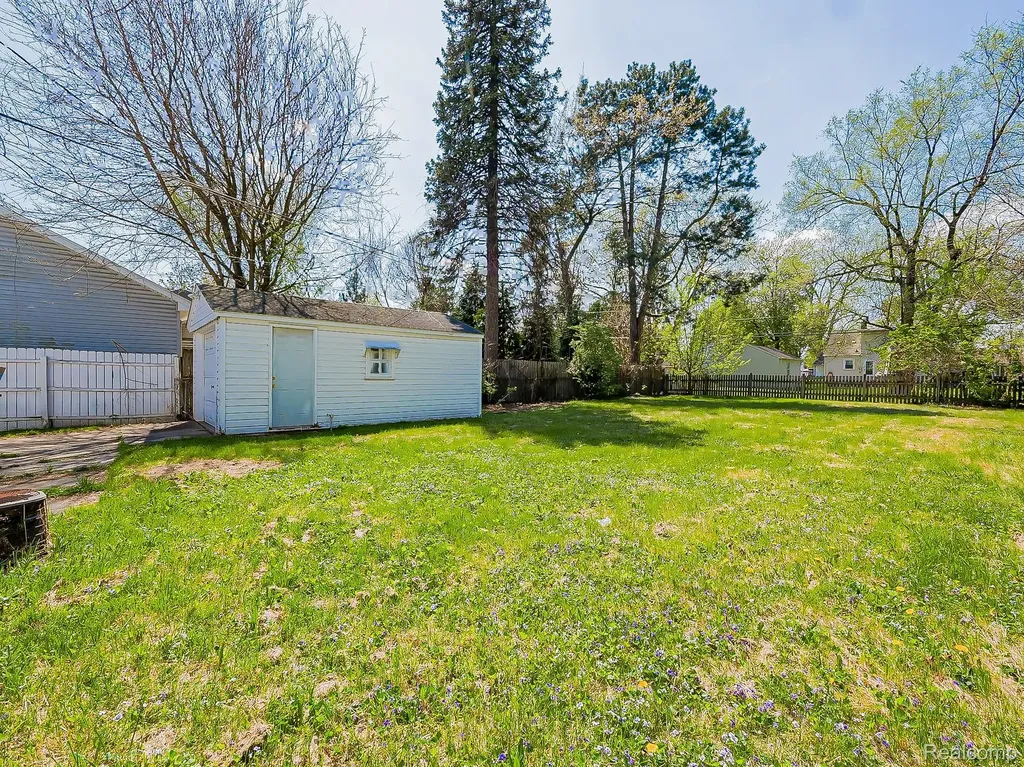 13957 San Jose Avenue Redford Charter Township MI 48239