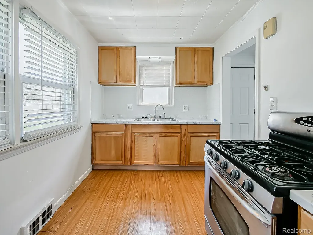 13957 San Jose Avenue Redford Charter Township MI 48239