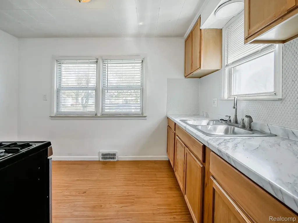 13957 San Jose Avenue Redford Charter Township MI 48239