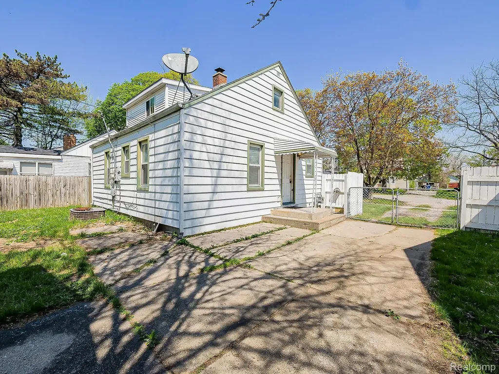 13957 San Jose Avenue Redford Charter Township MI 48239