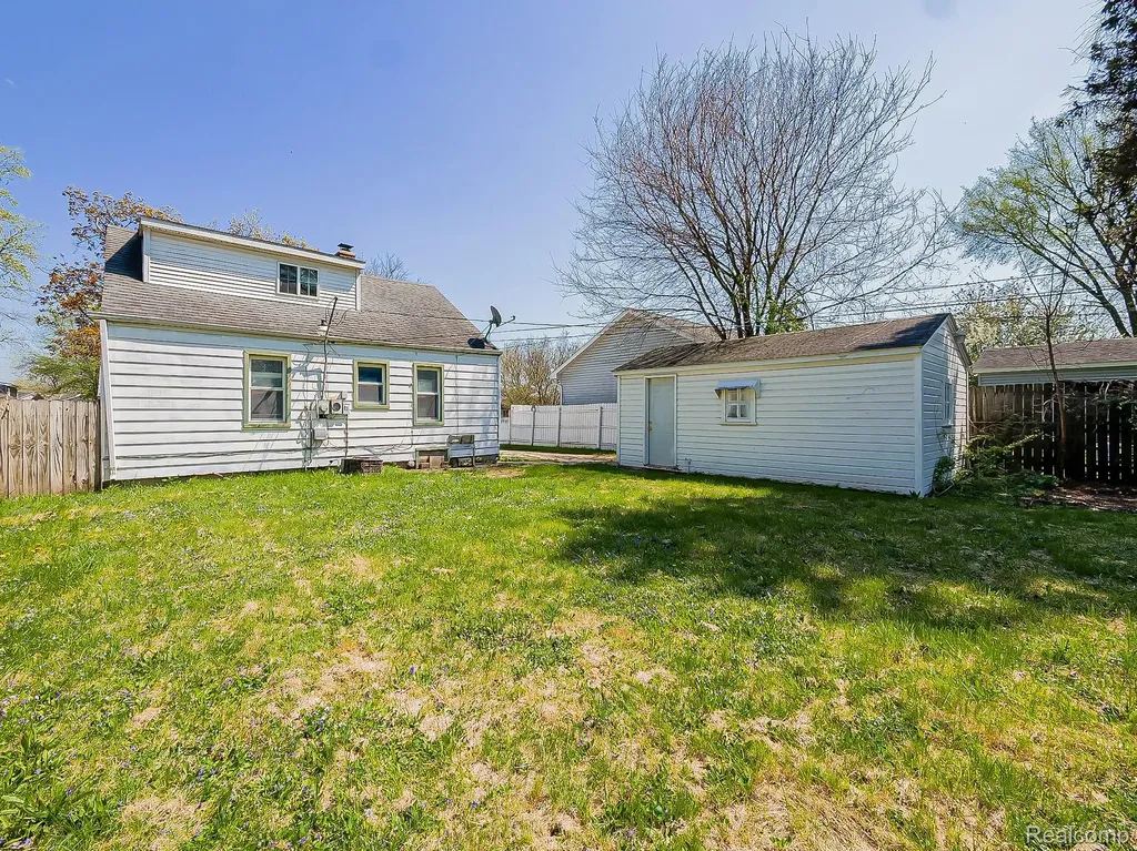 13957 San Jose Avenue Redford Charter Township MI 48239