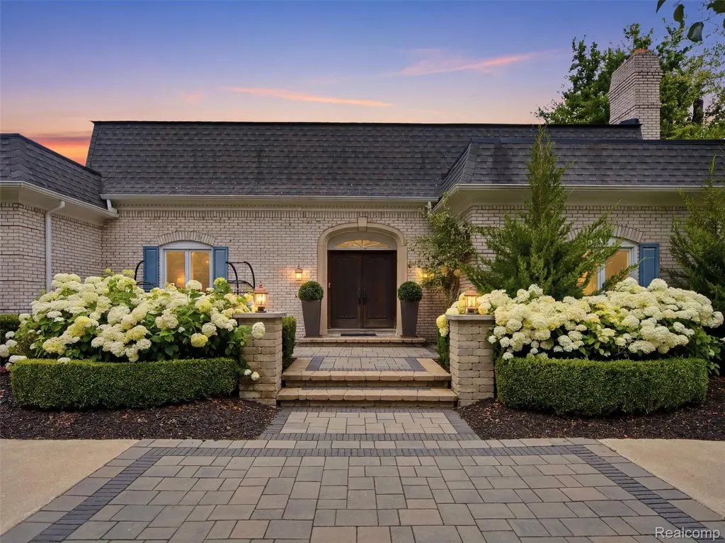 1281 Twin Maples Lane Bloomfield Hills City MI 48301