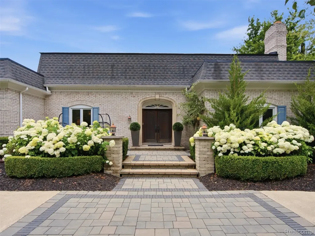 1281 Twin Maples Lane Bloomfield Hills City MI 48301