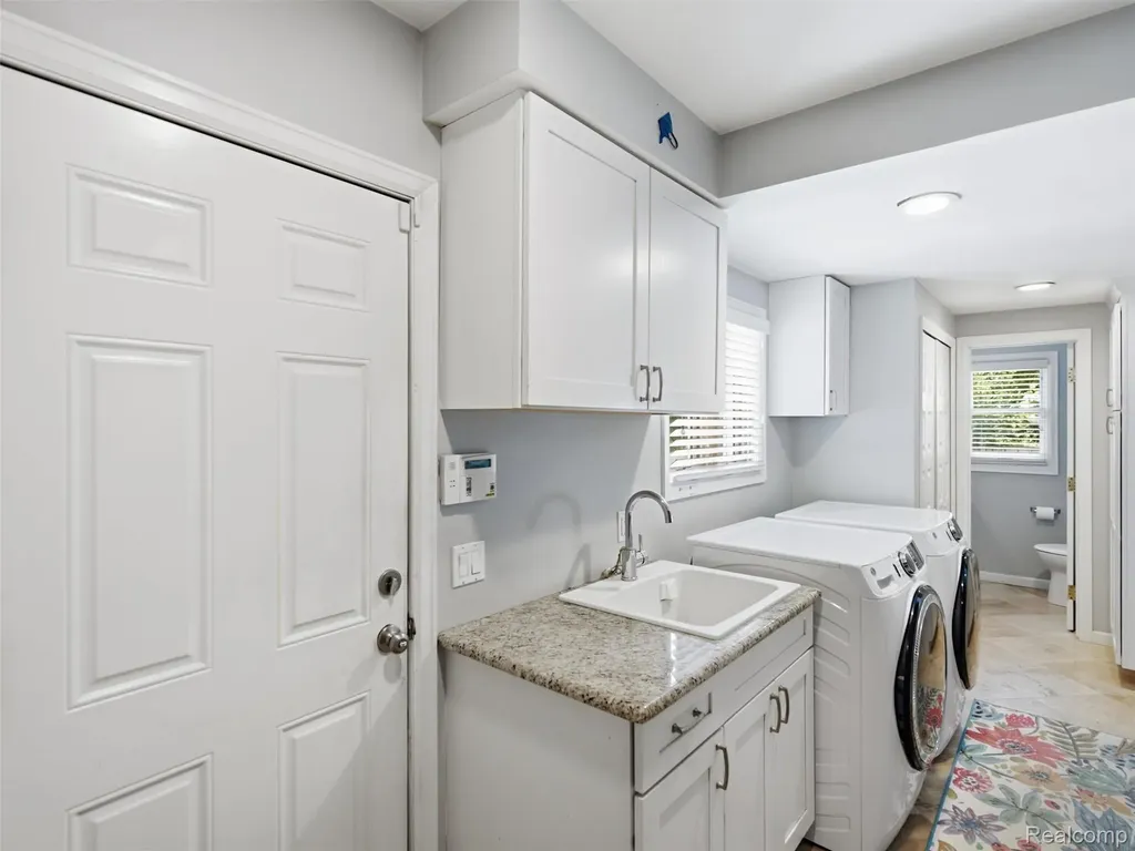 1281 Twin Maples Lane Bloomfield Hills City MI 48301