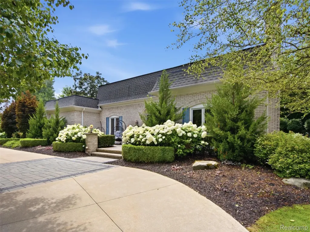 1281 Twin Maples Lane Bloomfield Hills City MI 48301