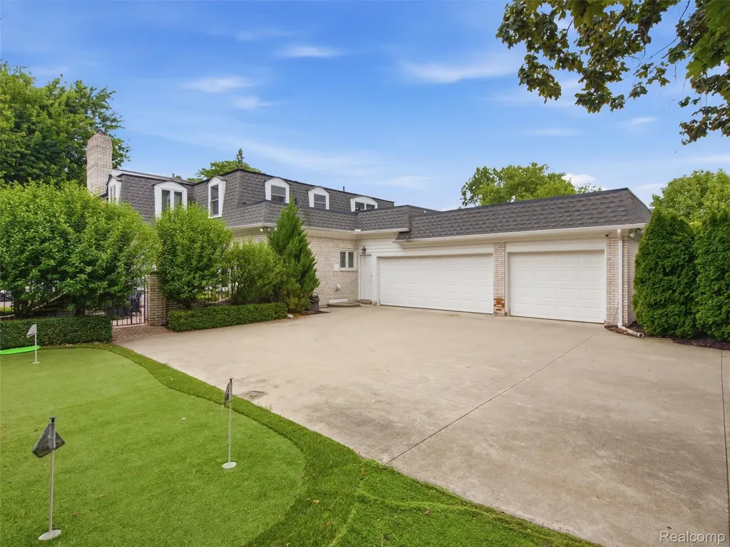 1281 Twin Maples Lane Bloomfield Hills City MI 48301