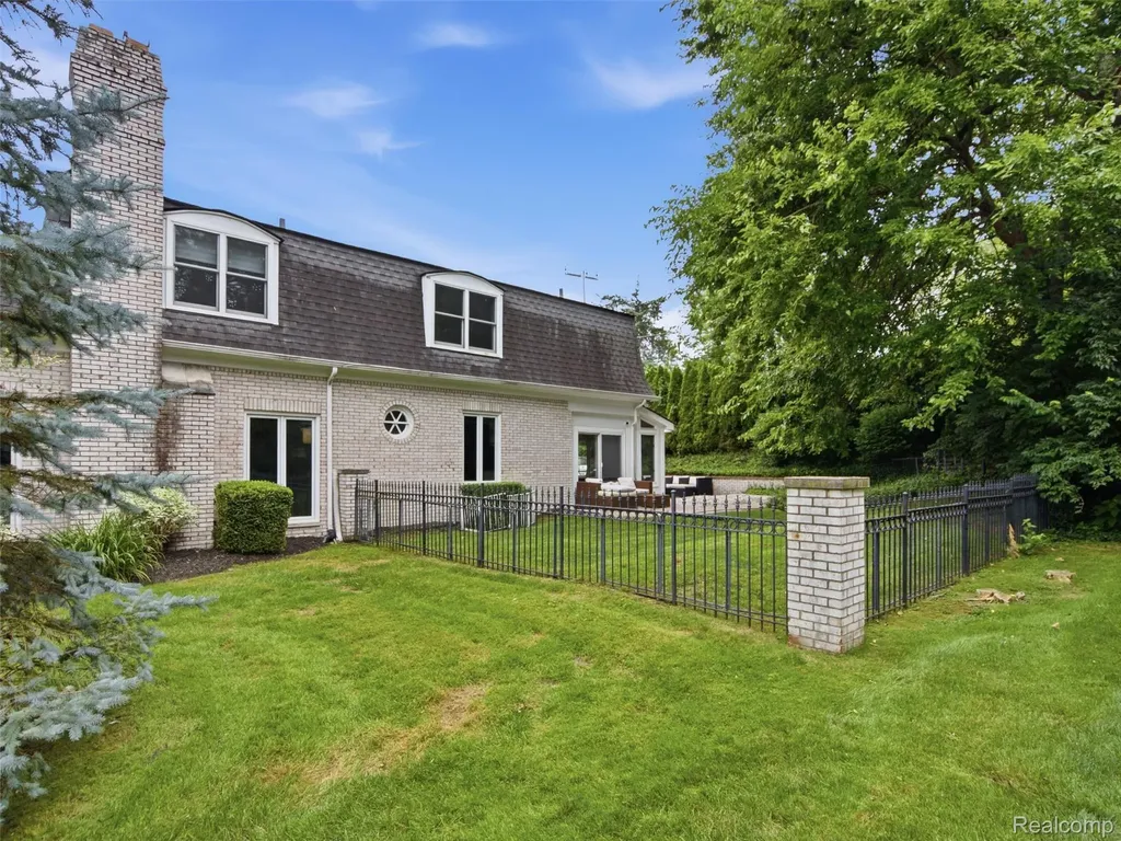 1281 Twin Maples Lane Bloomfield Hills City MI 48301