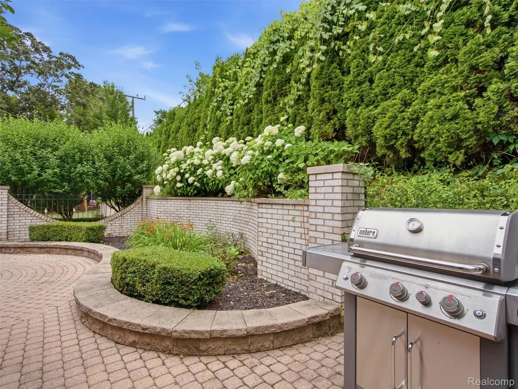 1281 Twin Maples Lane Bloomfield Hills City MI 48301