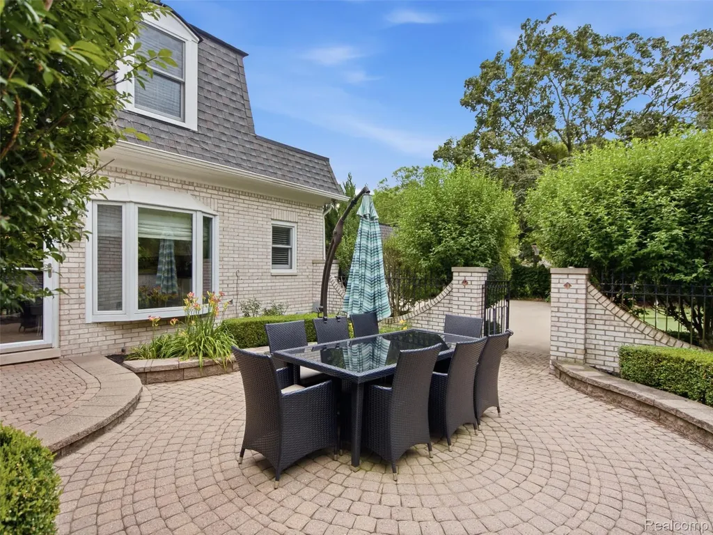 1281 Twin Maples Lane Bloomfield Hills City MI 48301