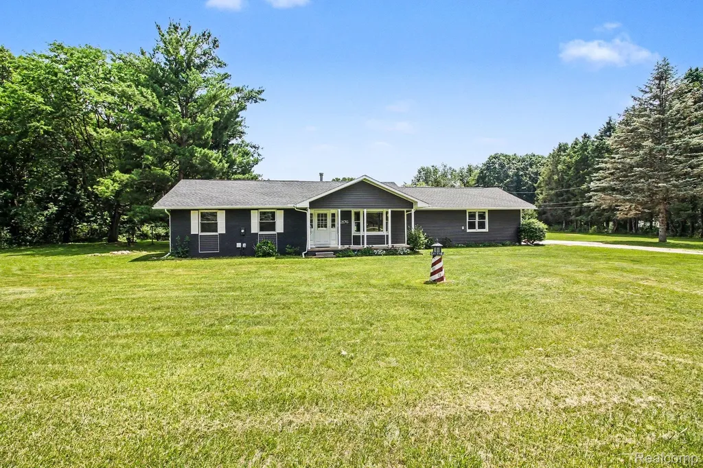 2176 Kingston Drive Hamburg Township MI 48169