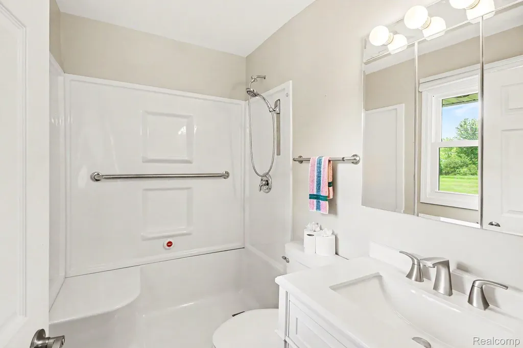 2176 Kingston Drive Hamburg Township MI 48169