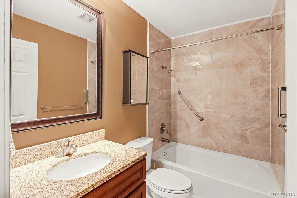 2176 Kingston Drive Hamburg Township MI 48169