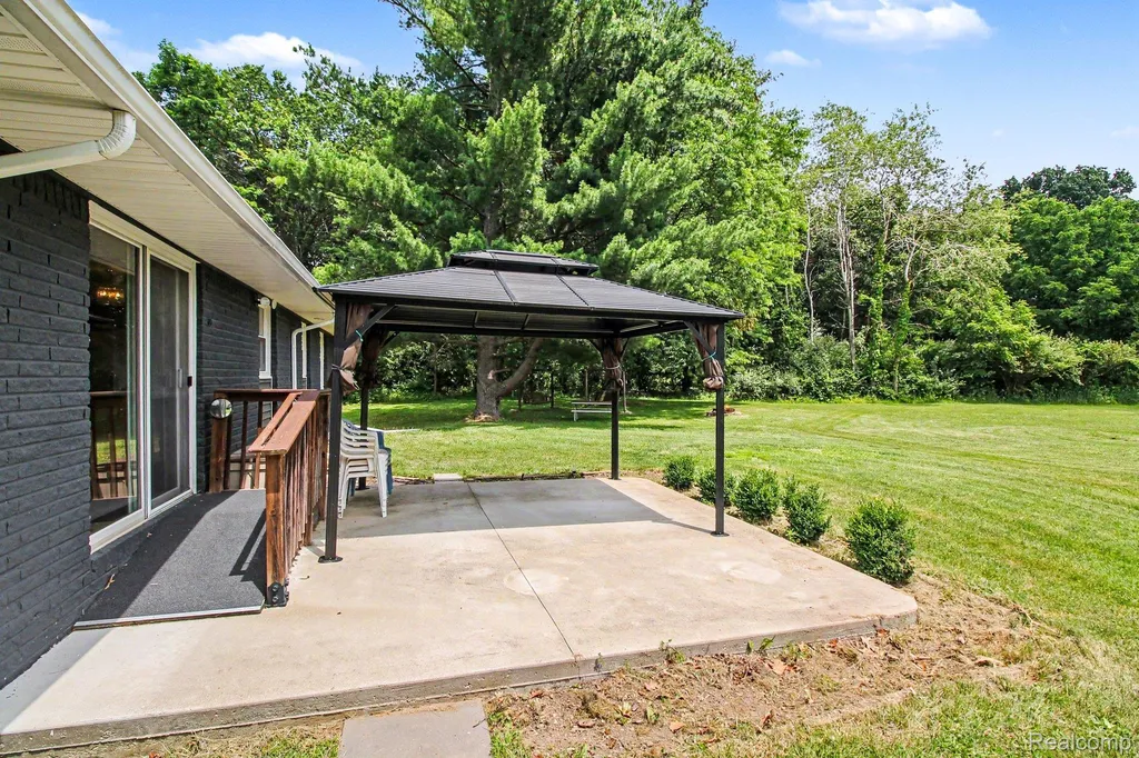 2176 Kingston Drive Hamburg Township MI 48169