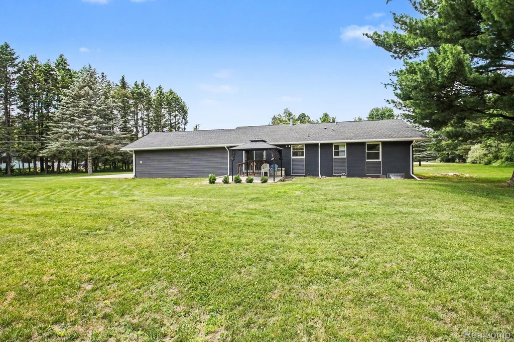 2176 Kingston Drive Hamburg Township MI 48169