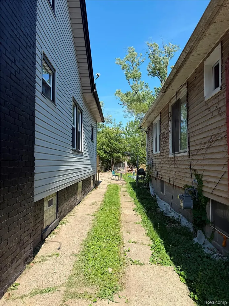 9940 Manor Street Detroit City MI 48204