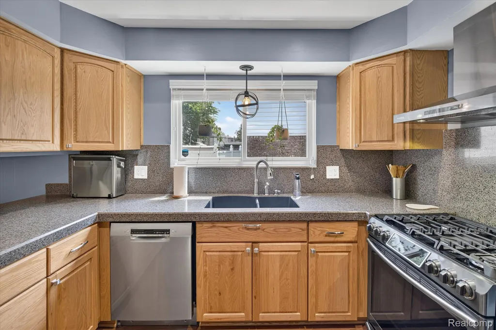 42854 Lombardy Drive Canton Charter Township MI 48187