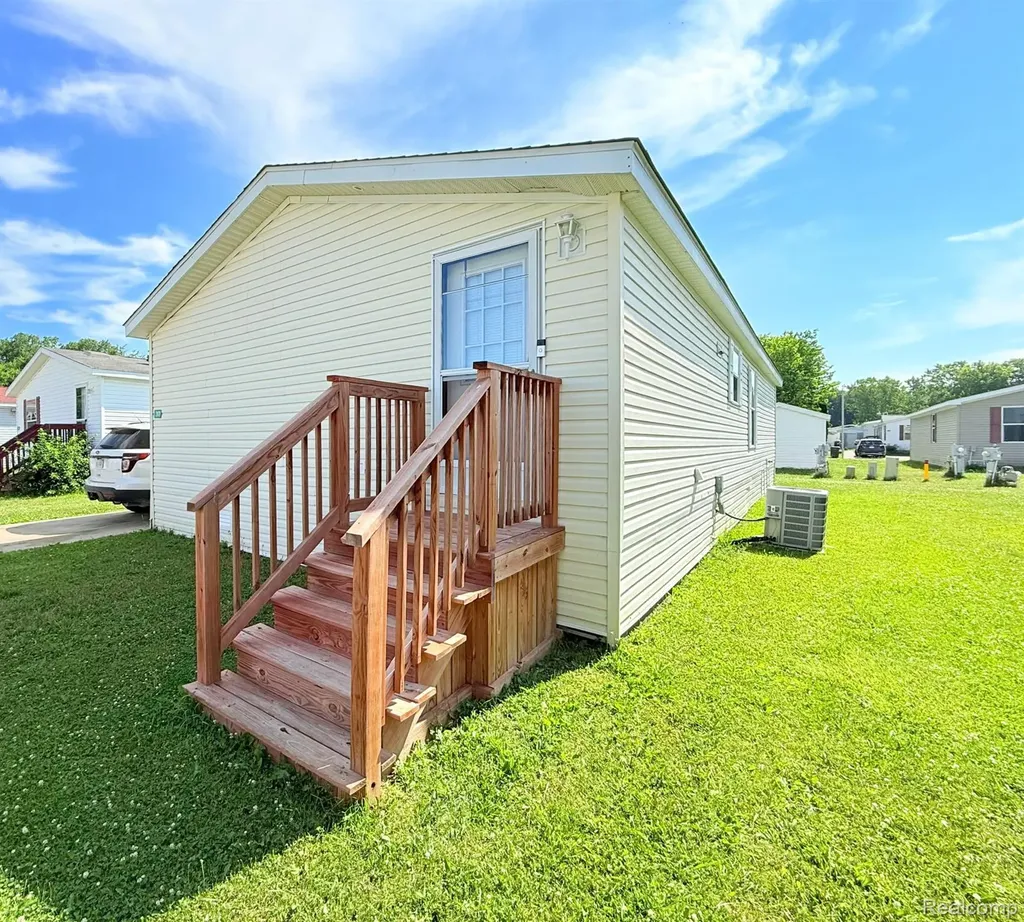 317 Scarlet Oak Lane Augusta Charter Township MI 48190