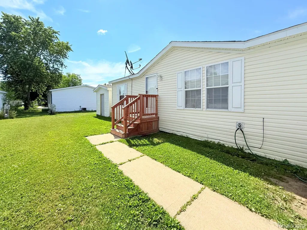 317 Scarlet Oak Lane Augusta Charter Township MI 48190
