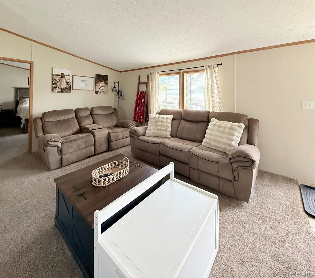 317 Scarlet Oak Lane Augusta Charter Township MI 48190